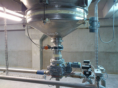 BFM fitting on base of large milk powder silo for infant formula production