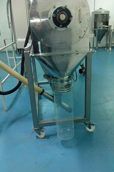 Seeflex blanking bin used as collection bag for rejected product in animal medicine processing - Pharma industry