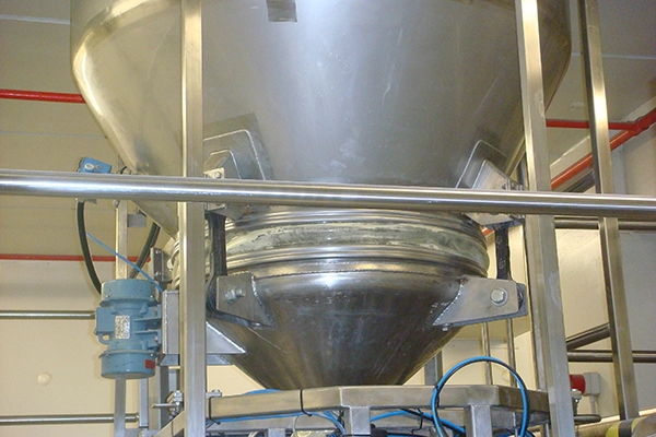 Large seeflex 040E feeding milk powder from silo to vicon